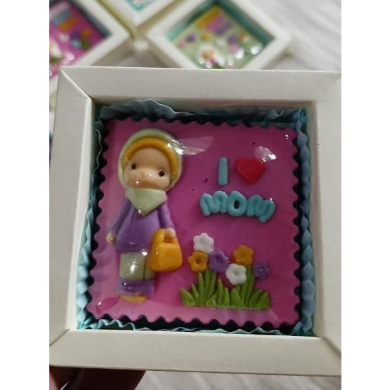 

Coklat Kado Hari Ibu Ukuran 8cm x 8cm