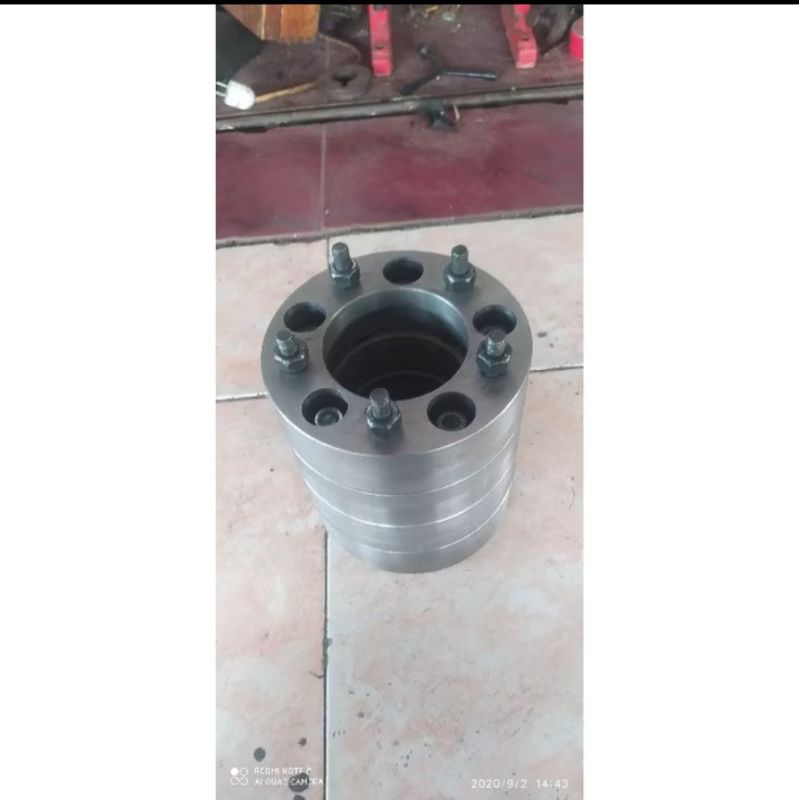 Adaptor spacer velg 5x139,7 Tebal 5 cm