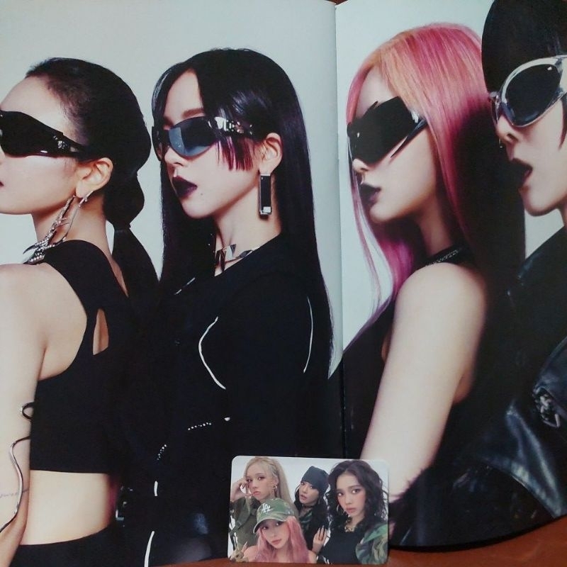 ( GROUP PHOTOCARD ONLY ) AESPA THE 5TH MINI ALBUM " WHIPLASH " OFFICIAL OT4 PHOTOCARD - KARINA VERSI