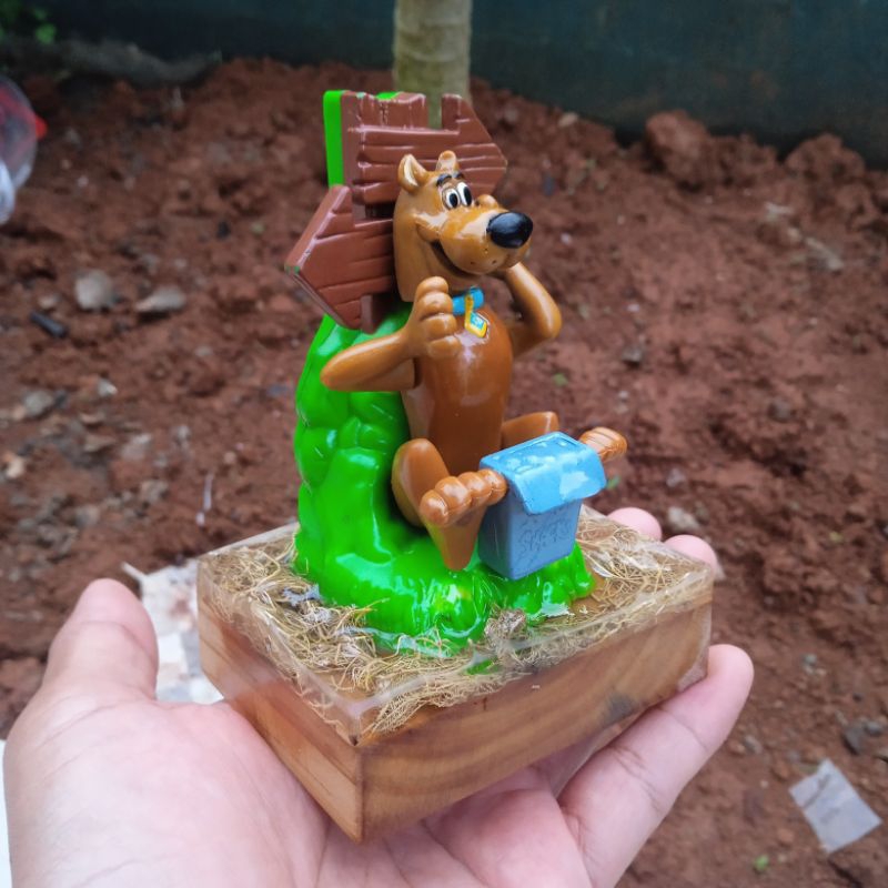 pajangan meja Scooby-Doo toys kombinasi kayu dan resin