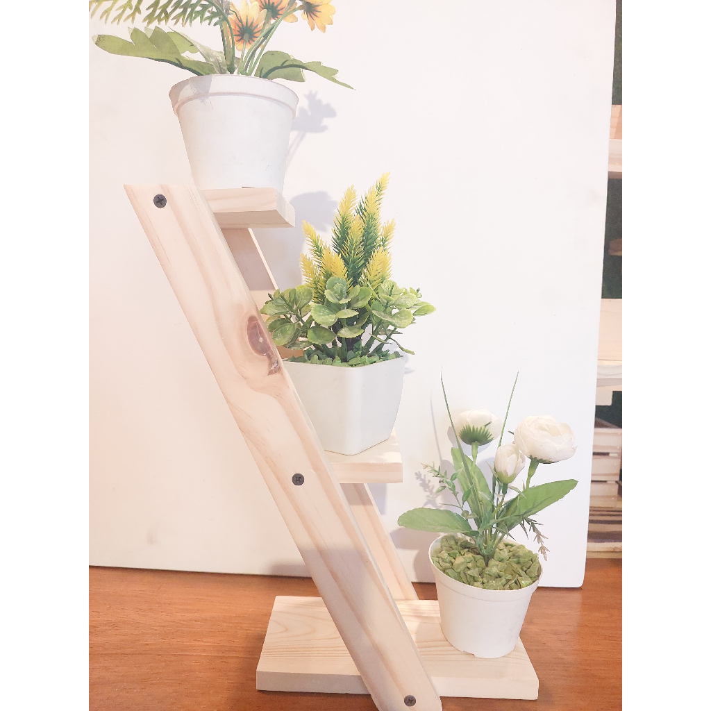 Rak Bunga Tiga Susun Miring, tempat rak pot kaktus kayu minimalis
