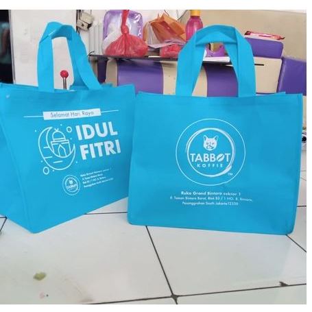 

Tas Custom Ukuran Sablon (45x45 lebar 7/15) Tas Spunbond Dus Kue Besar Free Sablon 1 Warna