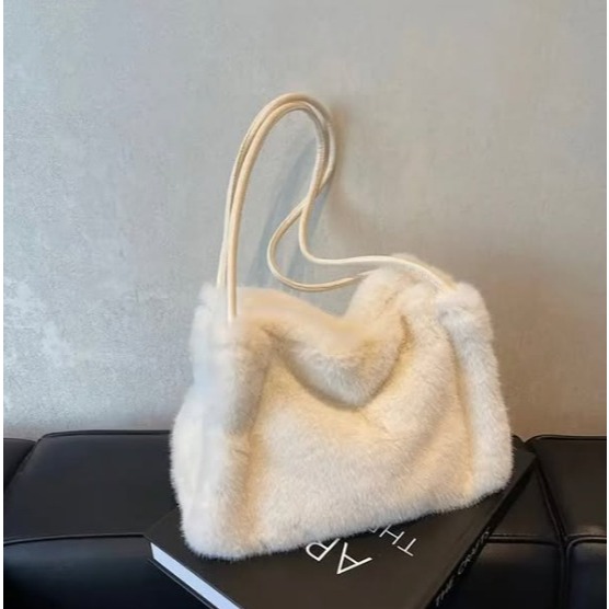FLUFFY SHOULDER BAG