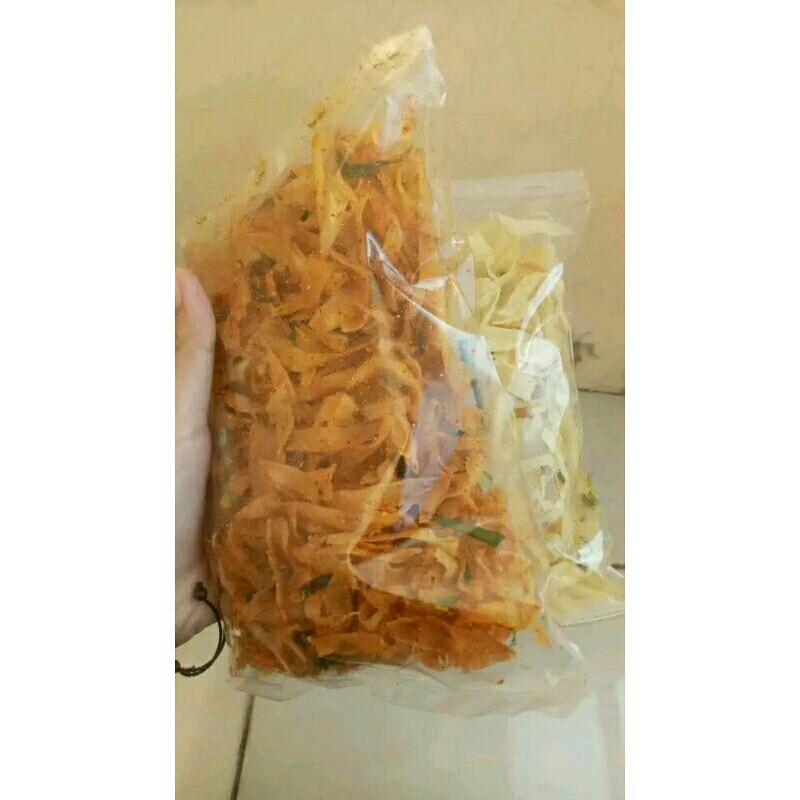 

kripik kriwil & kripik pisang