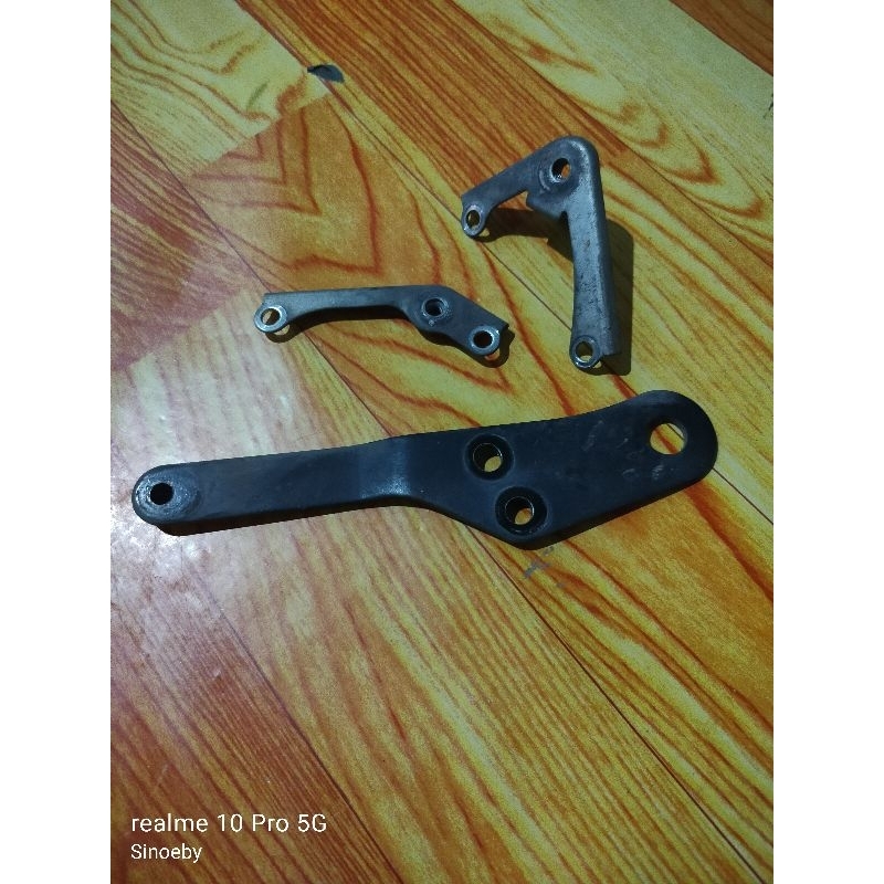 breket dudukan fairing bawah r15 v2 besi breket fairing r15 v2