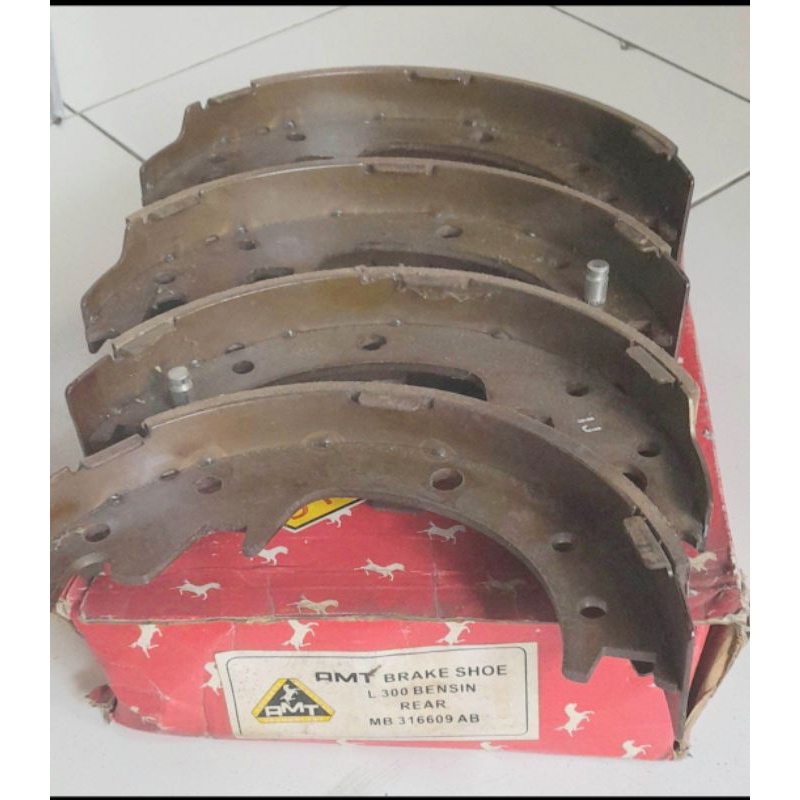 kampas rem belakang mitsubishi L300 bensin