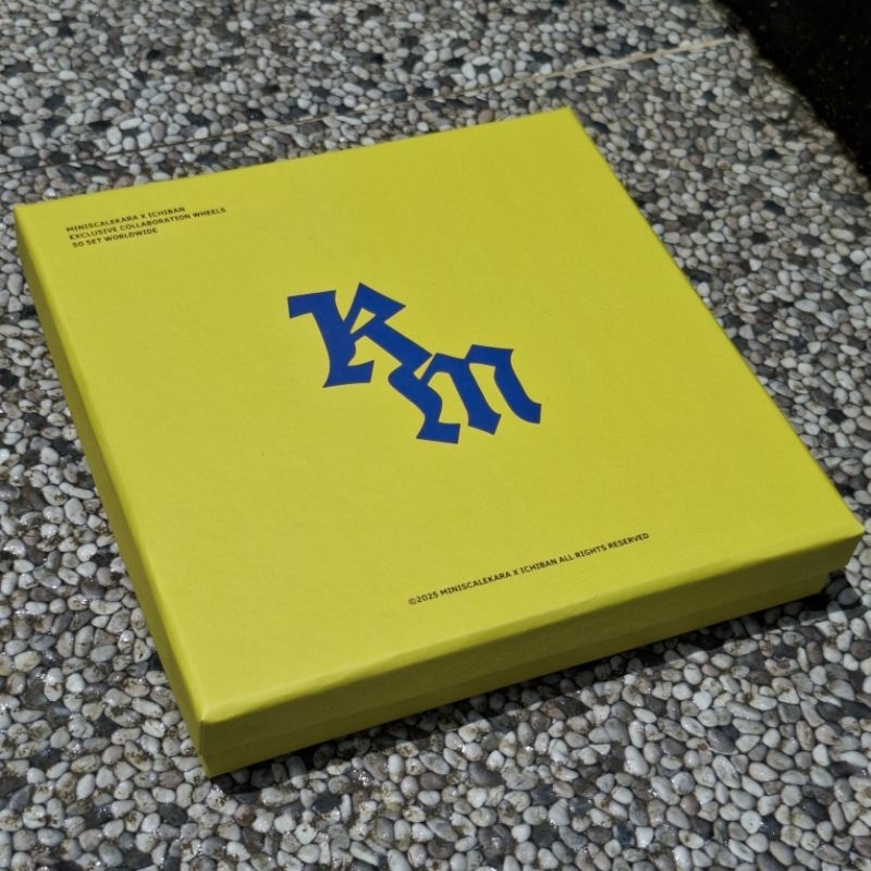 

22x22x6 custom box laci