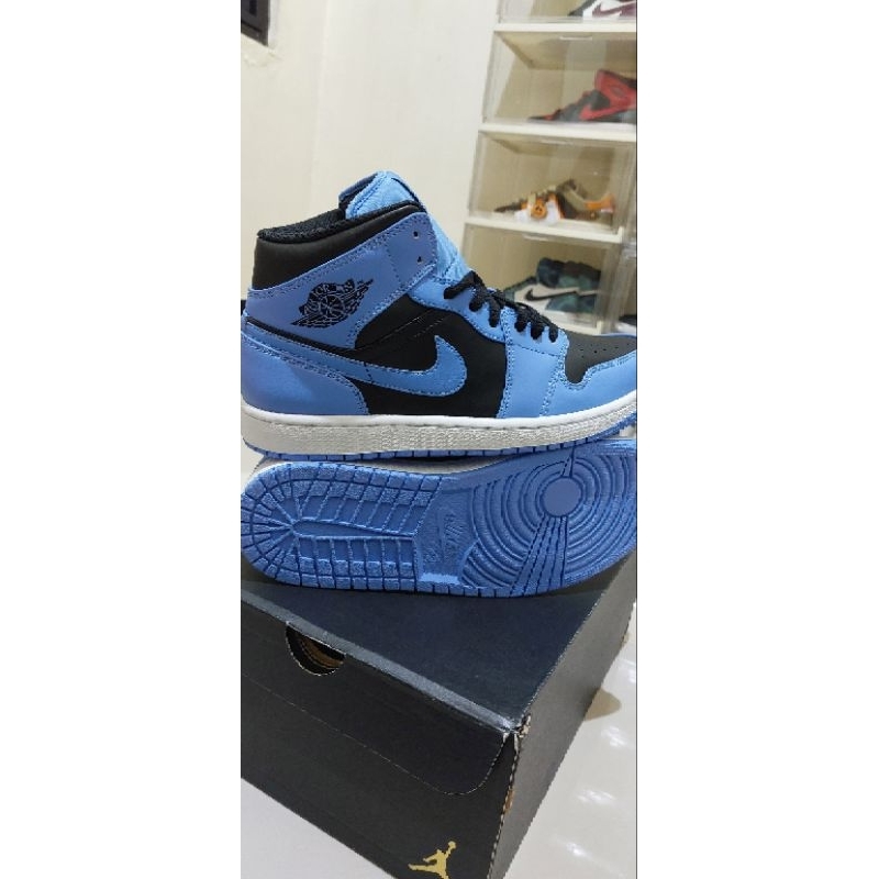 Air Jordan 1 Mid University Blue