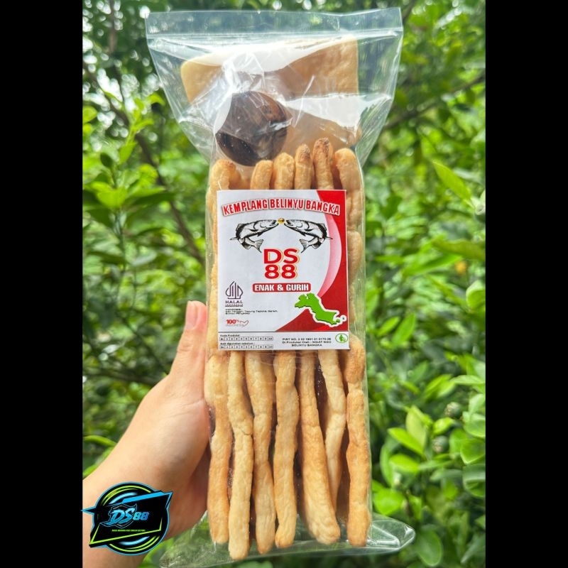 

Kemplang Panggang Ikan Tenggiri asli Belinyu DS 88 ( KOTAK )
