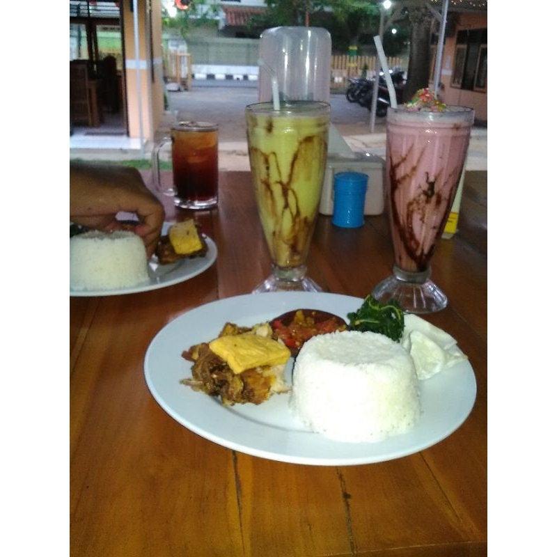

PASKURMA PERTAMA DI INDONESIA SUSU KAMBING ETAWA PLUS KURMA PREMIUM