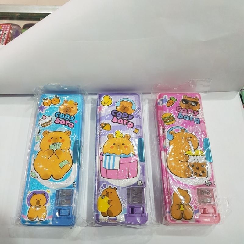 

Tempat Pensil Magnet Gliter Motif Capy Bara KT-397