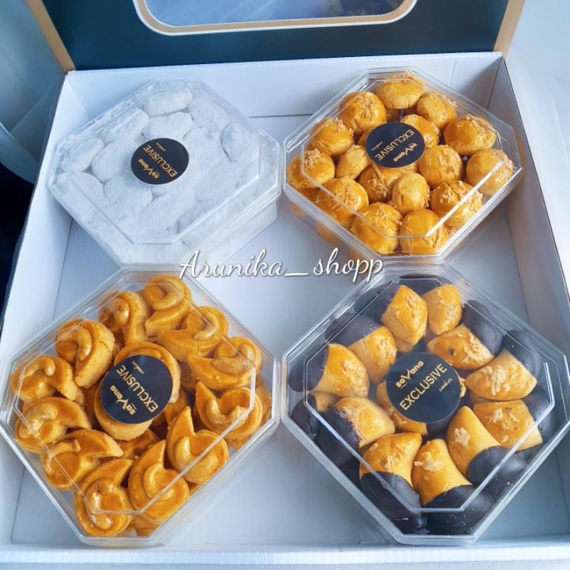 

Savana Cookies Paket Kue Kering Exclusive isi 4 Best Seller Butter Cookies Hampers Bingkisan Lebaran - Toples Food Cemilan Susu Manis Snack Nastar