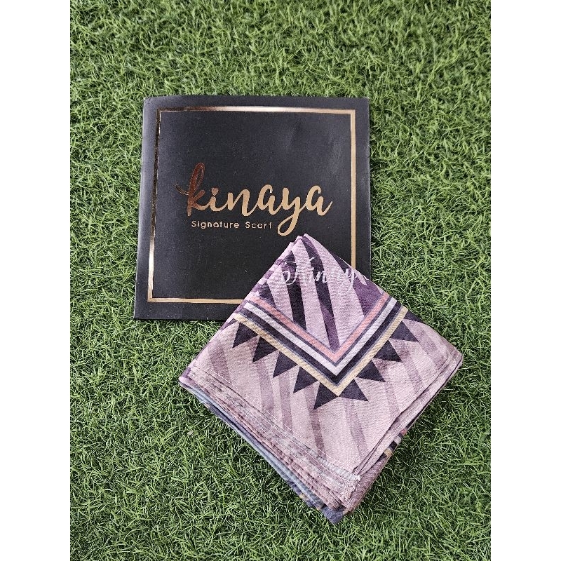 like new scarf by Kinaya