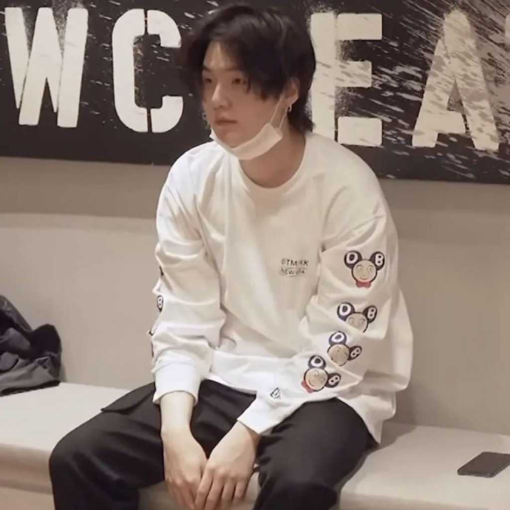 Kaos Lengan Panjang NeW ErA x Takashi Murakami Mr. Dob Suga Yoongi