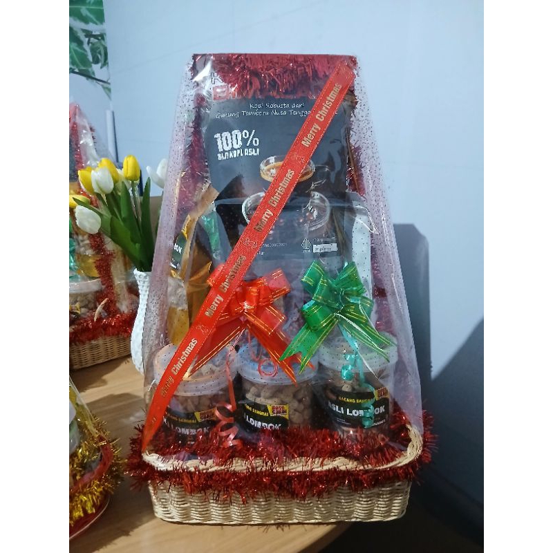 

Parcel Natal Kemasan Besar - Kacang Asli Lombok Dan Kopi Asli Bima
