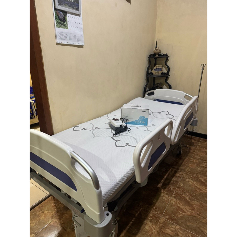 (PRELOVED) ACARE - Hospital Bed 3 Crank Electric Bed