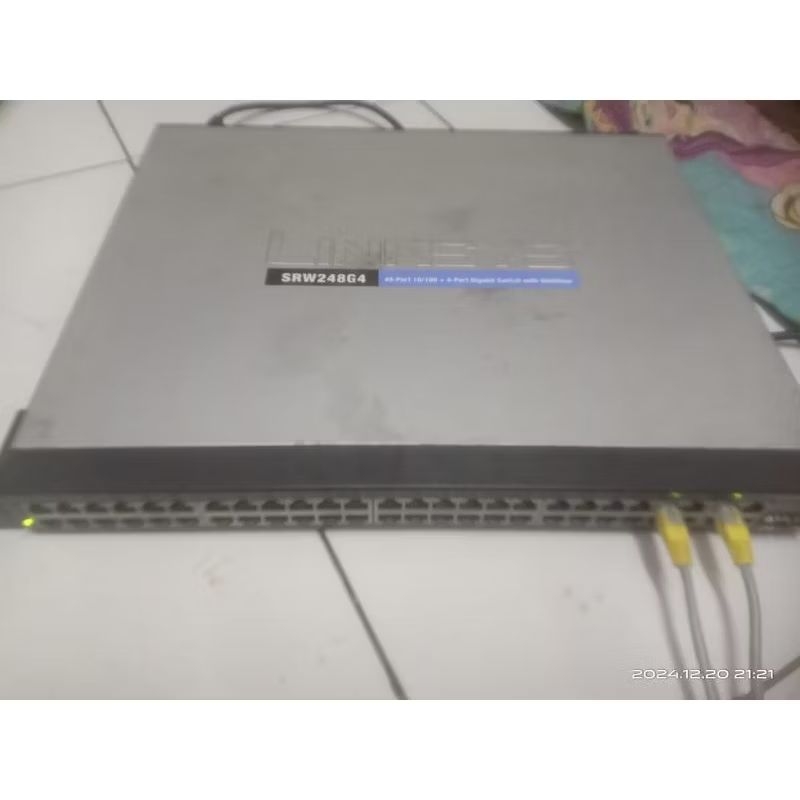 Switch Hub Merek Linksys SRW248G4 Bekas