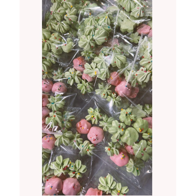 

MINI FLOWER MERINGUE BY BUNNYBAKE.CO