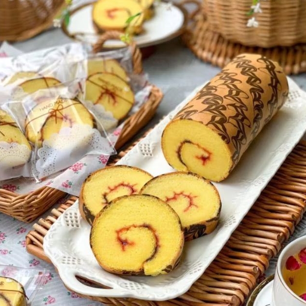 

Bolu Gulung Selai Strawberry / Strawberry Jam Roll Cake
