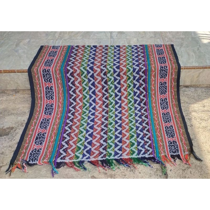 Kain tenun Blanket halusan pelangi motif Kalimantan