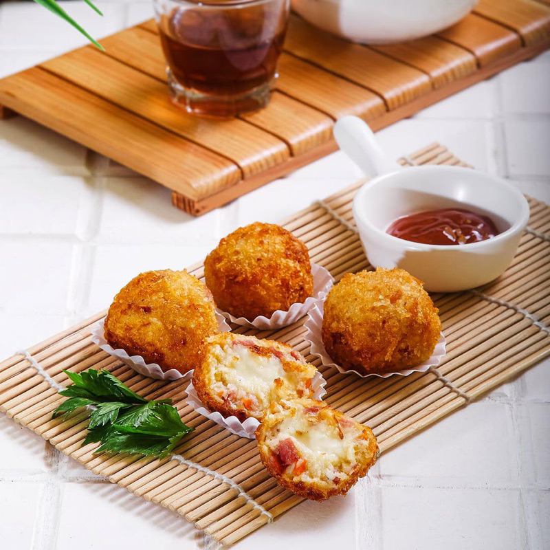 

Bitter Ballen / Risoles / Mozarella Stick Premium Keju Creamy Beef Daging Isi 12 Pcs Camilan Snack Hemat Sehat Dapoer Ona X Masak di Rumah