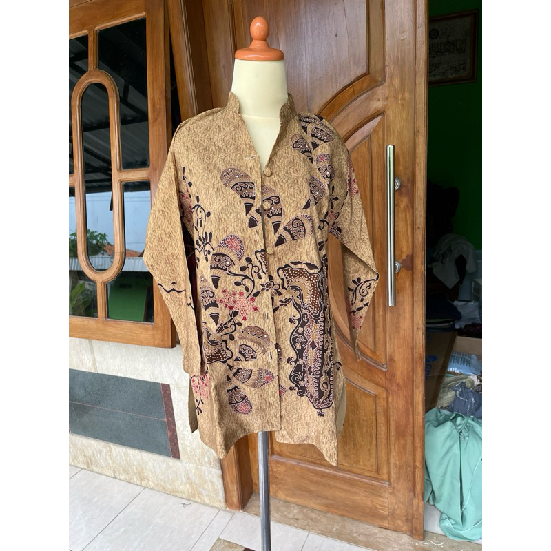 preloved kemeja batik wanita ld 90-95an fit to L