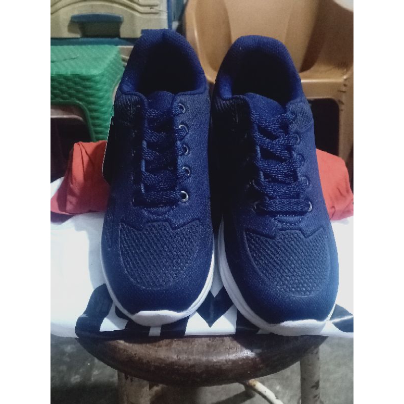 sepatu ATLETICA untuk lari kerja olahraga sekolah ukuran 42