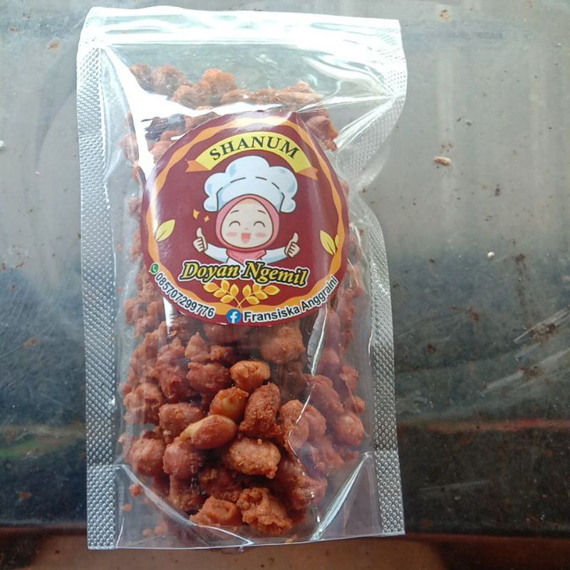 

Shanum Doyan Ngemil kacang kriwil