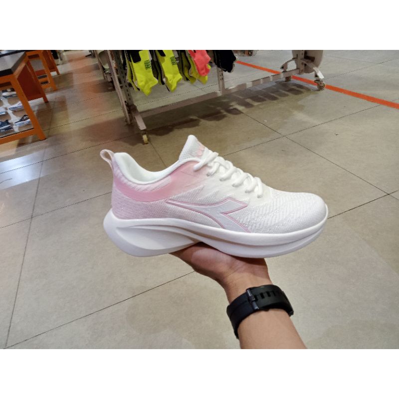 Sepatu Diadora original wanita/ Diadora Nikolina women's running shoes - white pink