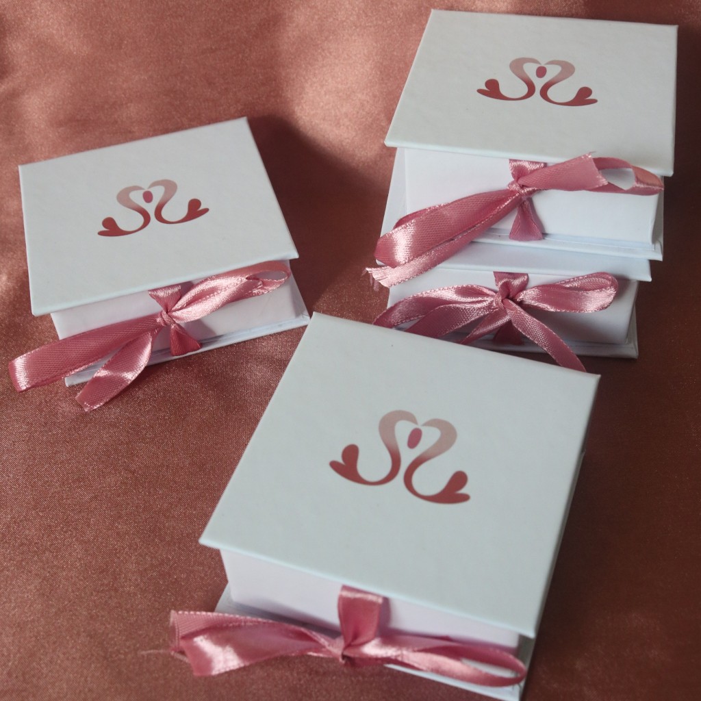 

Tambahan extra box perhiasan - PREMIUM HARD BOX SELA JEWELRY