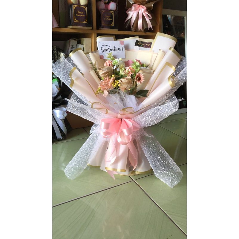 Buket Bunga Happy Graduation
