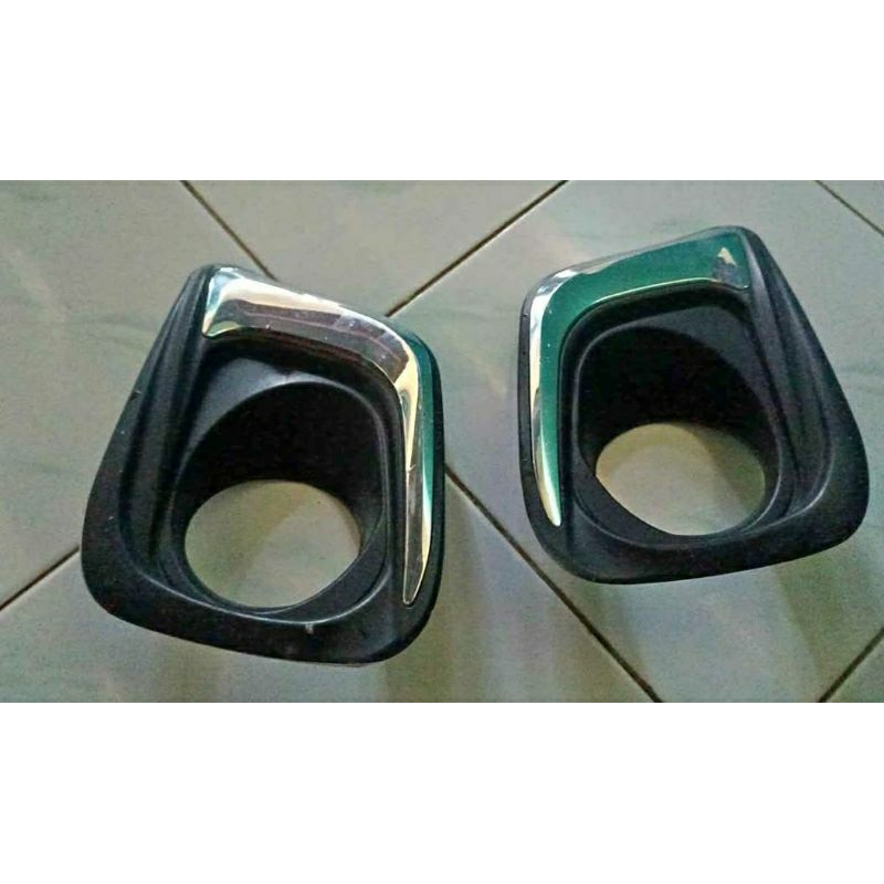 cover foglampnya Yaris 2012