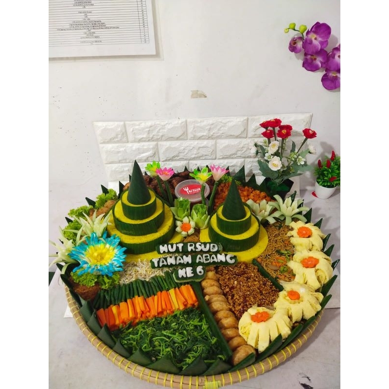 

Tumpeng Nasi / Nasi Tumpeng kuning / Nasi Tumpeng ultah / 25 Porsi