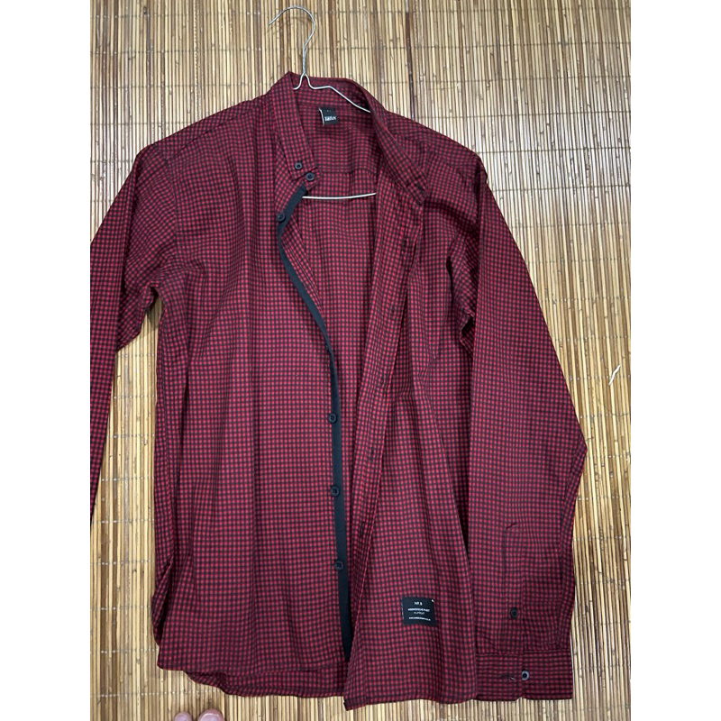 kemeja smith preloved kotak kotak kecil merah size m preloved