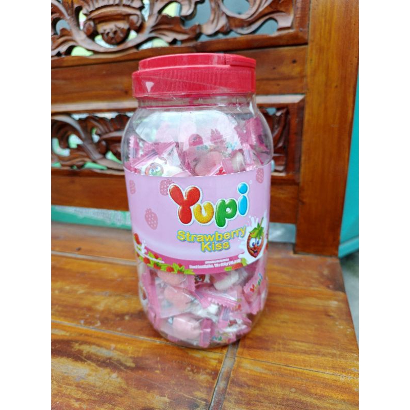 

Perman Yupi Strawberry Kiss {Toples} 300Gr