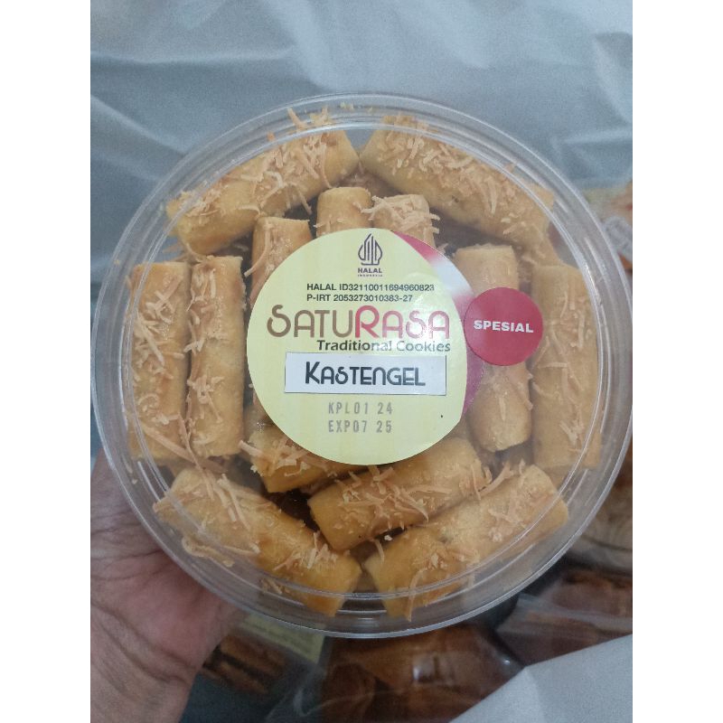 

KUE LEBARAN KASTENGEL WISMAN TOPLES TERLARIS BY SATU RASA