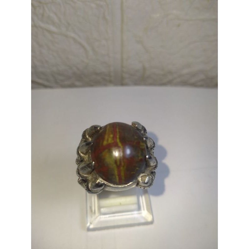 Batu tapak jalak badar besi