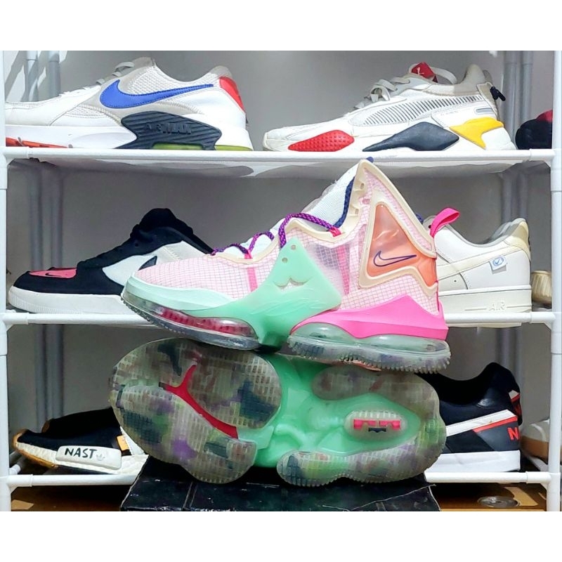 SEPATU SECOND N1KE LeBRON 19 'VALENTINE DAY'S' SIZE 41 / SNEAKERS /  FASHION PRIA WANITA