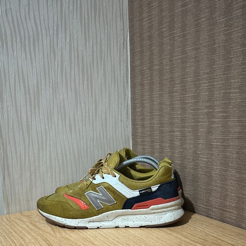 Sepatu Sneakers NB 997H Cordura Gold Moss Size 44