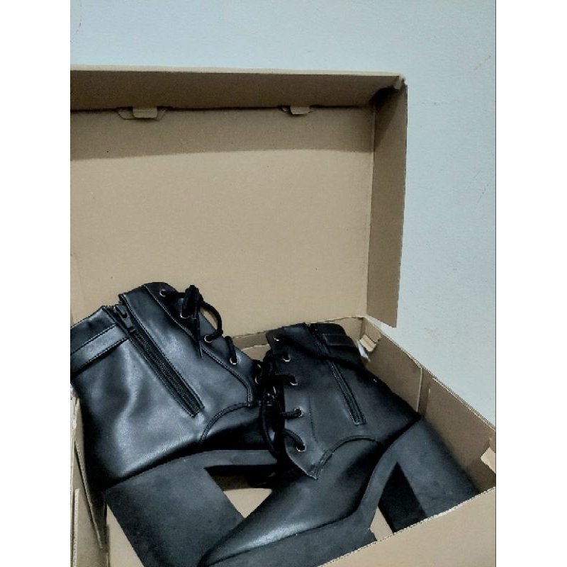 preloved IRV shoes boots konser untuk wanita doff 10 cm