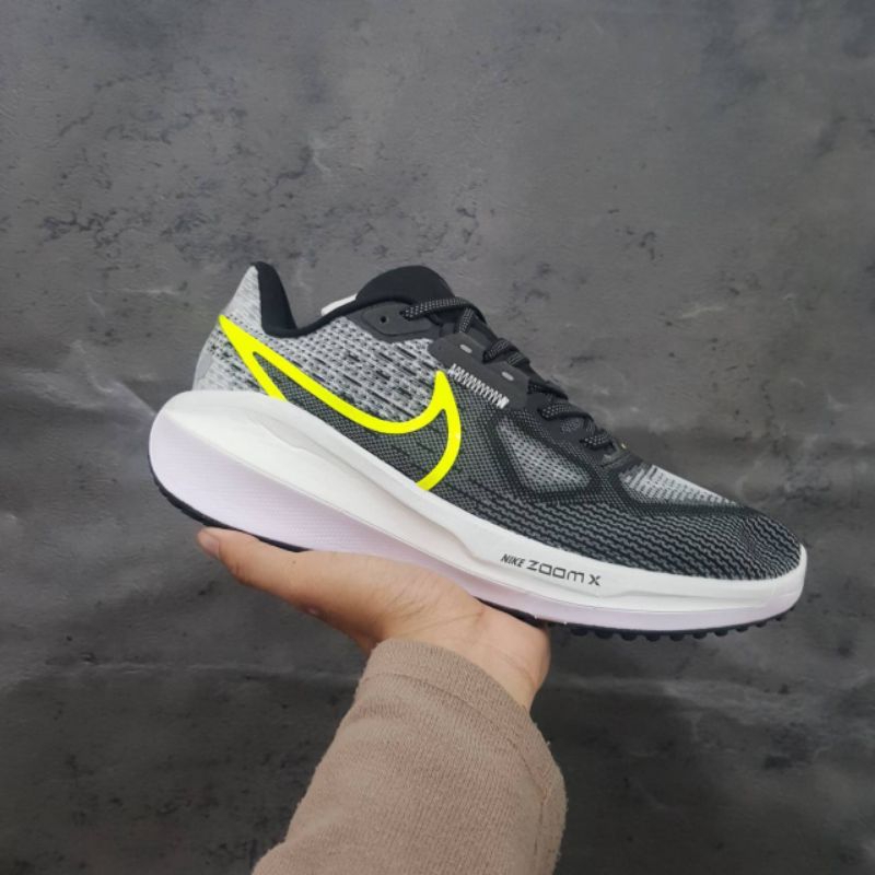 Nike Air Zoom Vomero 17 Black Volt