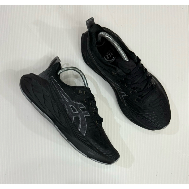 Asics Novablast 4 Fullblack (40)