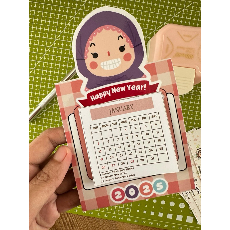 

Kalender Meja Mini Custom Nama Tulisan