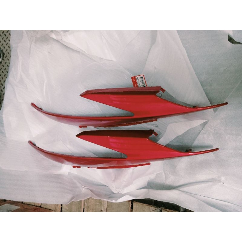 83600-Kvb-930CSR Cover Body Kiri Vario Karbu 110 Merah original ahm