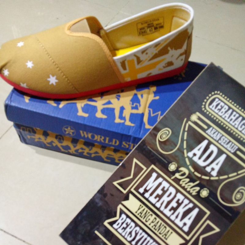 sepatu slip on world star size 42