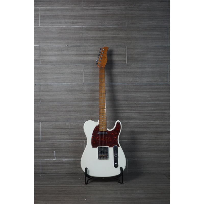 SIRE LARRY CARLTON SIGNATURE T7