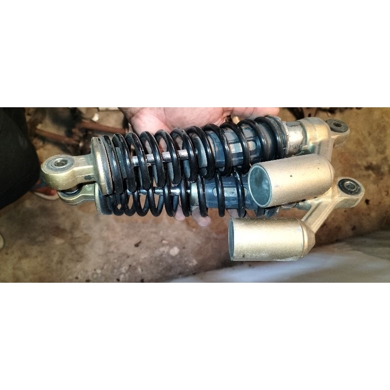shock belakang tiger revo ori