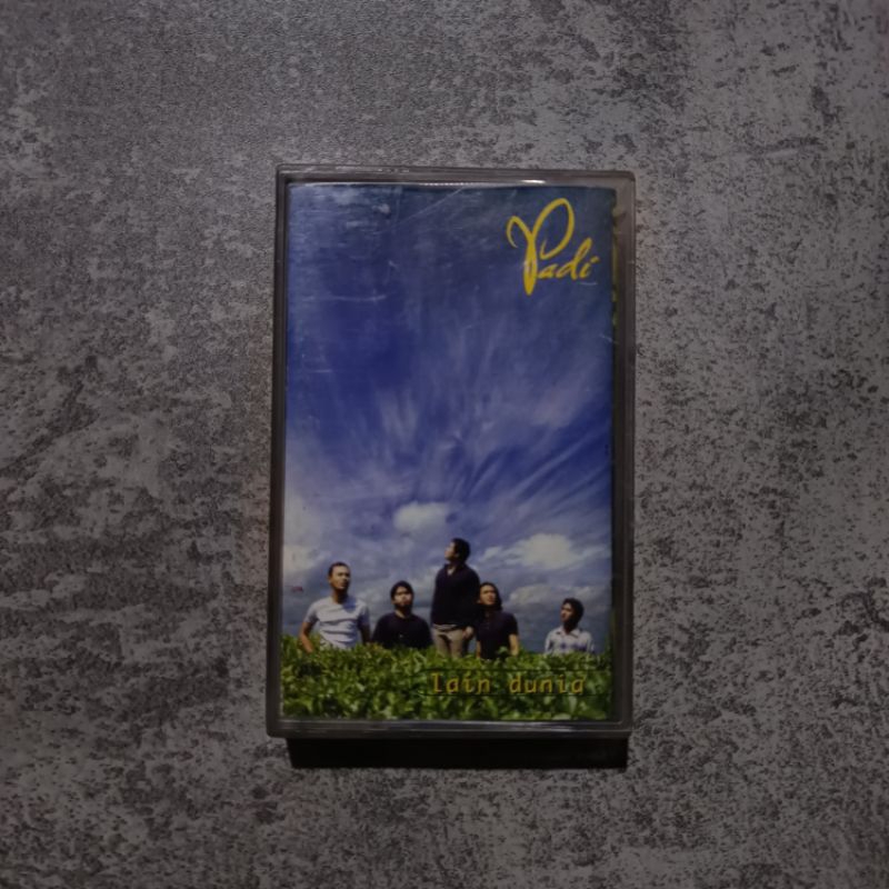 Kaset Pita Padi - Lain Dunia