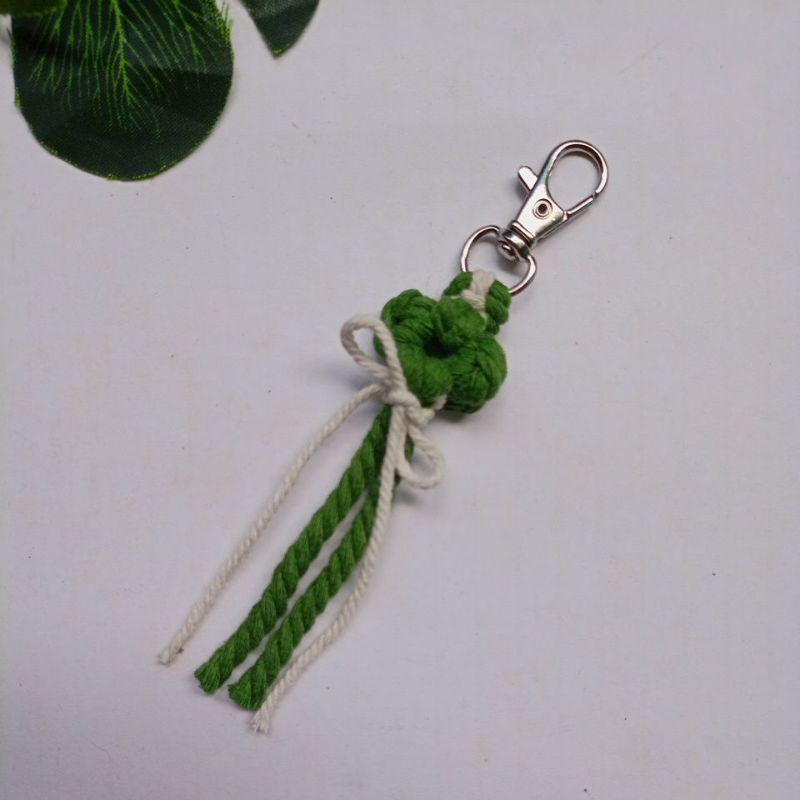 keychain macrame clover | gantungan kunci macrame | souvenir macrame | gantungan kunci daun