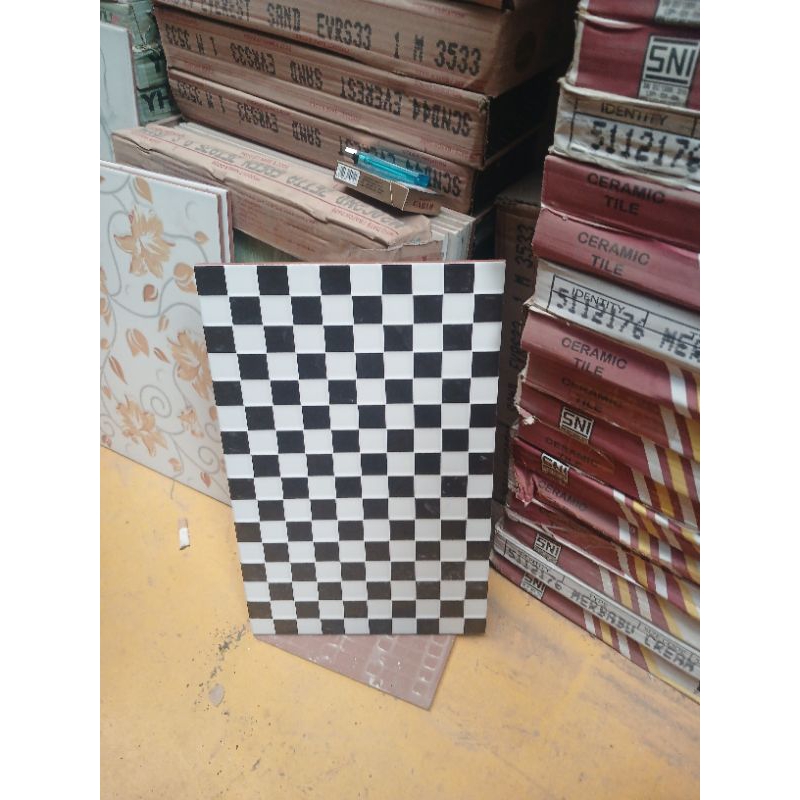 KERAMIK DINDING 25X40 ZEUS BLACK